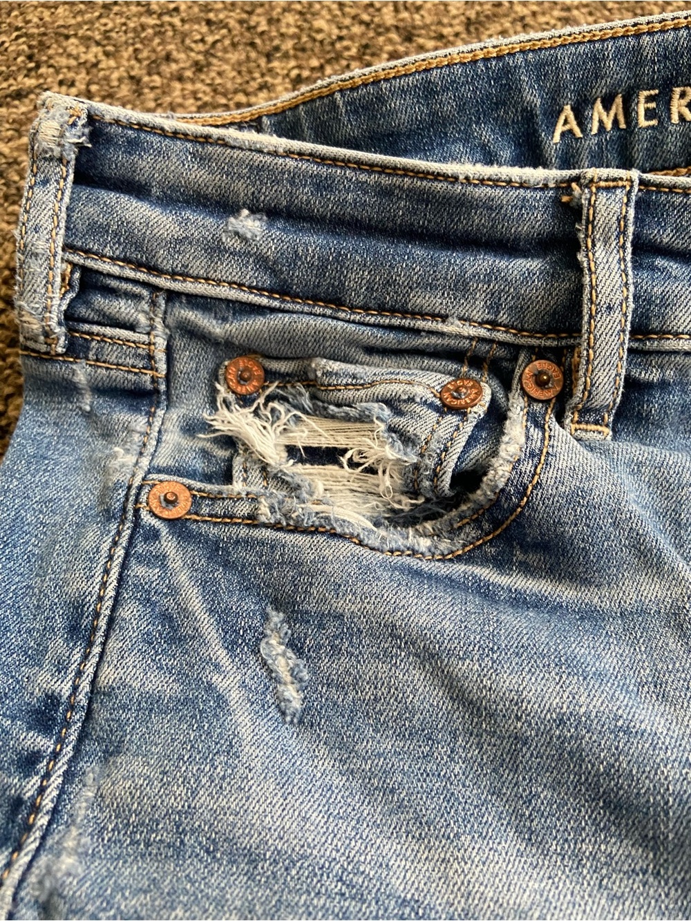 American Eagle Super Hi-Rise Flare Jeans Distressed Raw Hem Size 4 Short - Picture 12 of 16